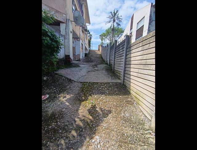 5 BEDROOM HOUSE FOR SALE IN CLARE HILLS